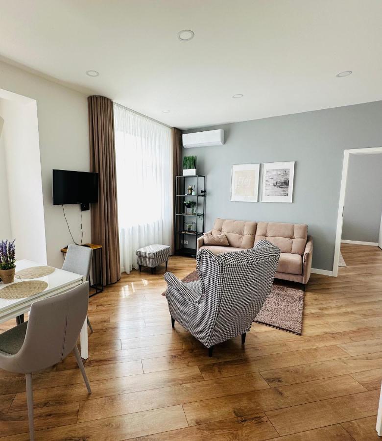 Butas Paciame Siauliu Miesto Centre Apartment โชเล ภายนอก รูปภาพ